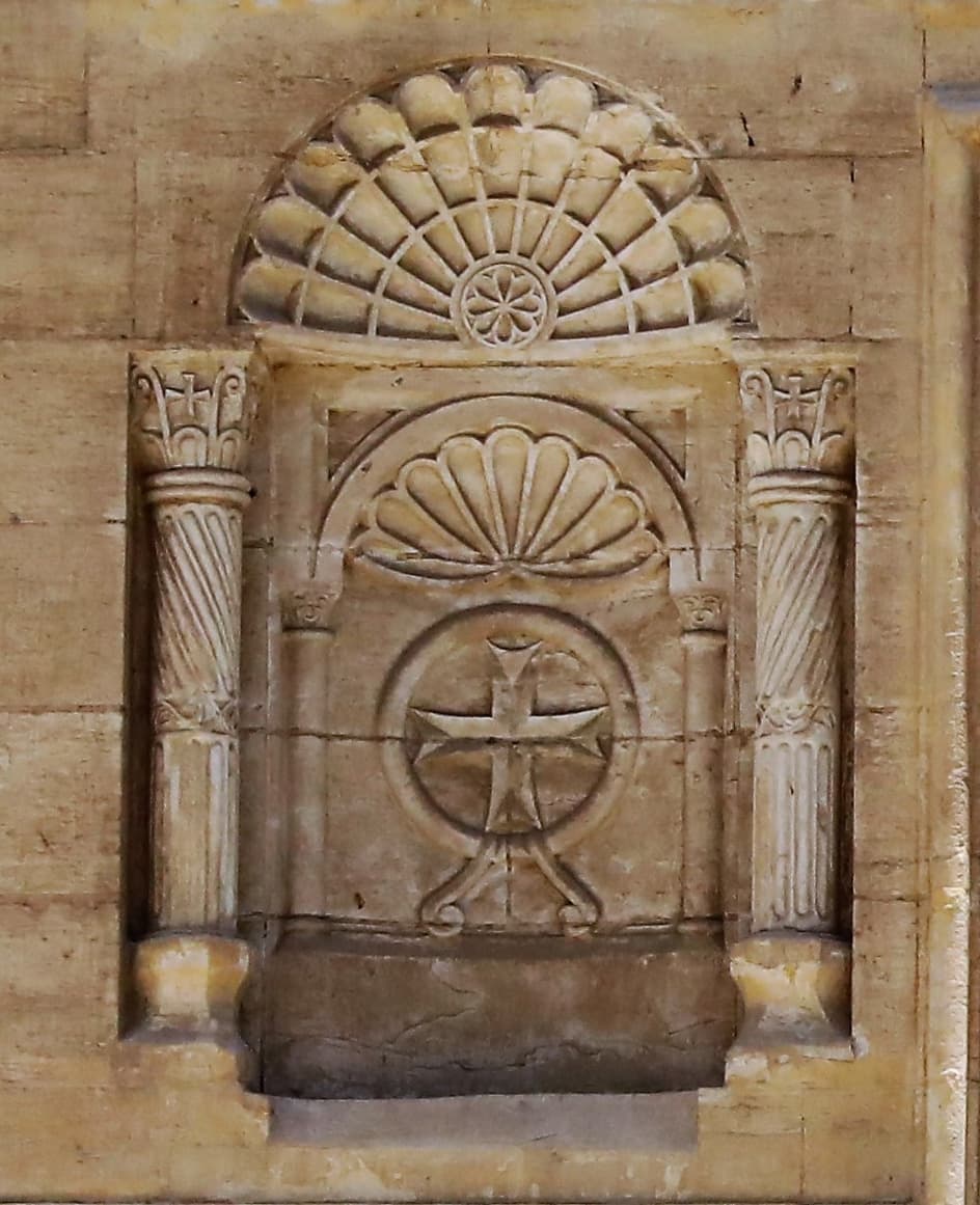 Niche based on two cloumns decorated with cross